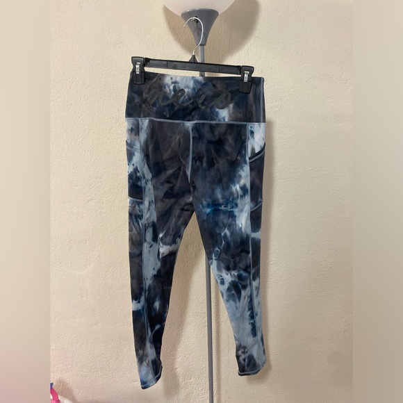 Aeropostale || blue tye dye leggings with pockets - Picture 6 of 6